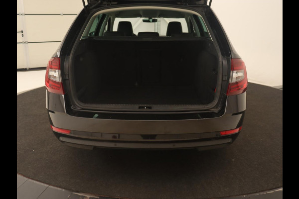 Škoda Octavia 1.6 TDI Greentech Clever Edition | Automaat | Carplay | Stoelverwarming | Navigatie | Cruise control | Climate control | Half leder