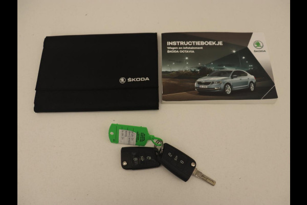 Škoda Octavia 1.6 TDI Greentech Clever Edition | Automaat | Carplay | Stoelverwarming | Navigatie | Cruise control | Climate control | Half leder