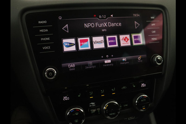 Škoda Octavia 1.6 TDI Greentech Clever Edition | Automaat | Carplay | Stoelverwarming | Navigatie | Cruise control | Climate control | Half leder