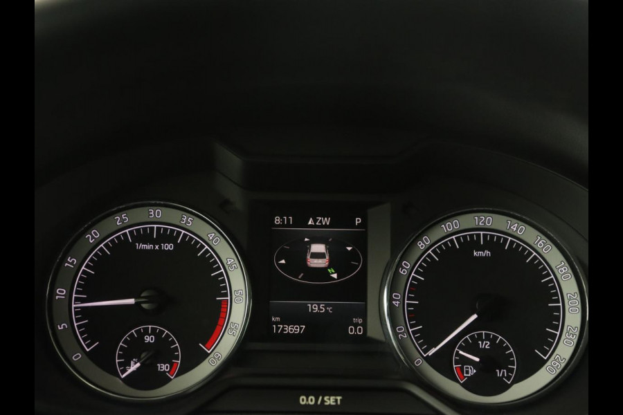 Škoda Octavia 1.6 TDI Greentech Clever Edition | Automaat | Carplay | Stoelverwarming | Navigatie | Cruise control | Climate control | Half leder