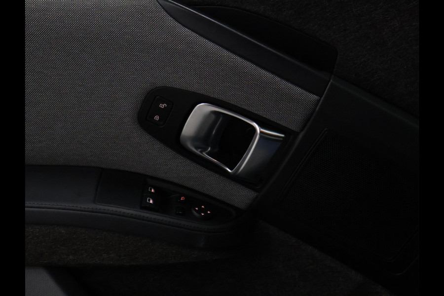 BMW i3 S 94Ah 33 kWh [PDC ACHTER, LEDVERLICHTING, BLUETOOTH, CRUISE, CLIMATE, NAVIGATIE, NIEUWSTAAT]