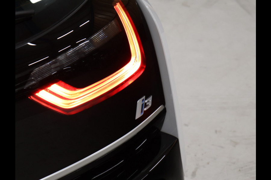 BMW i3 S 94Ah 33 kWh [PDC ACHTER, LEDVERLICHTING, BLUETOOTH, CRUISE, CLIMATE, NAVIGATIE, NIEUWSTAAT]