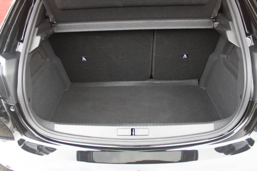 Peugeot 208 GT 1.2 Hybrid 145PK e-DCS6 | NAVIGATIE | DRAADLOZE APPLE CARPLAY/ANDROID AUTO | CAMERA VOOR + ACHTER | FULL LED KOPLAMPEN | LICHTMETALEN VELGEN 17" | DODEHOEK DETECTIE | DRAADLOZE TELEFOONLADER | KEYLESS ENTRY/START | DAB+ RADIO | ADAPTIVE CRUISE CONTROL |