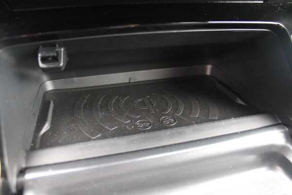 Peugeot 208 GT 1.2 Hybrid 145PK e-DCS6 | NAVIGATIE | DRAADLOZE APPLE CARPLAY/ANDROID AUTO | CAMERA VOOR + ACHTER | FULL LED KOPLAMPEN | LICHTMETALEN VELGEN 17" | DODEHOEK DETECTIE | DRAADLOZE TELEFOONLADER | KEYLESS ENTRY/START | DAB+ RADIO | ADAPTIVE CRUISE CONTROL |