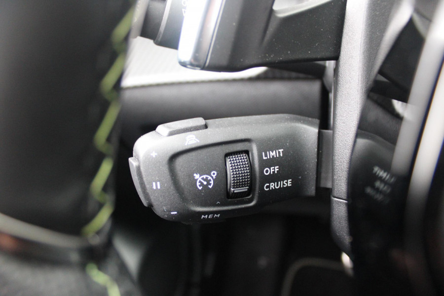 Peugeot 208 GT 1.2 Hybrid 145PK e-DCS6 | NAVIGATIE | DRAADLOZE APPLE CARPLAY/ANDROID AUTO | CAMERA VOOR + ACHTER | FULL LED KOPLAMPEN | LICHTMETALEN VELGEN 17" | DODEHOEK DETECTIE | DRAADLOZE TELEFOONLADER | KEYLESS ENTRY/START | DAB+ RADIO | ADAPTIVE CRUISE CONTROL |