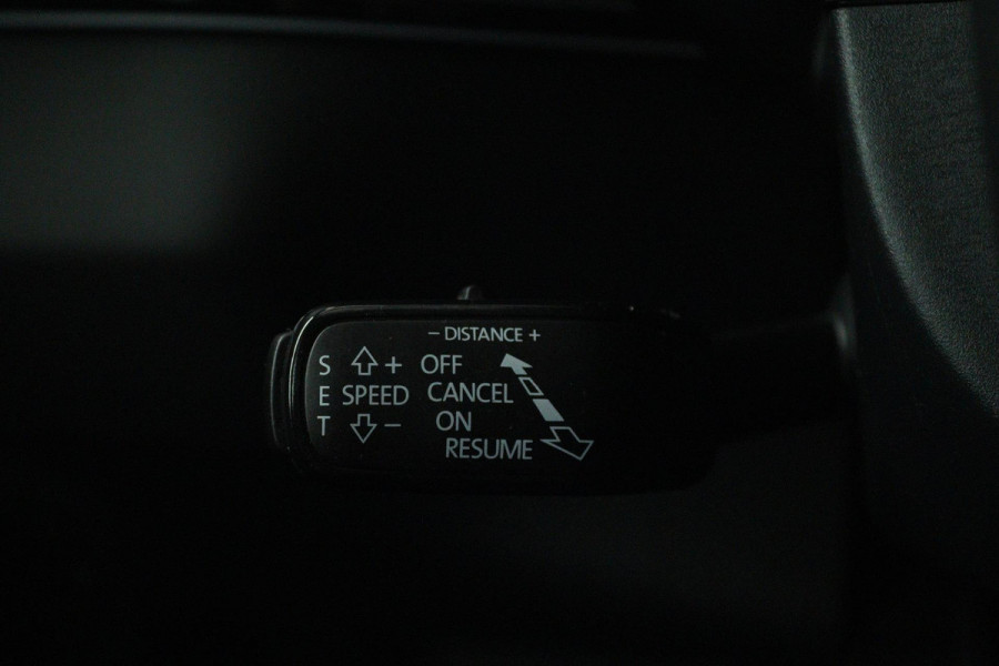 Škoda Karoq 1.5 TSI ACT Sportline Business (PANORAMADAK, DIGITALE COCKPIT, ACHTERUITRIJCAMERA, STOELVERWARMING, CRUISE ADAPTIEF)