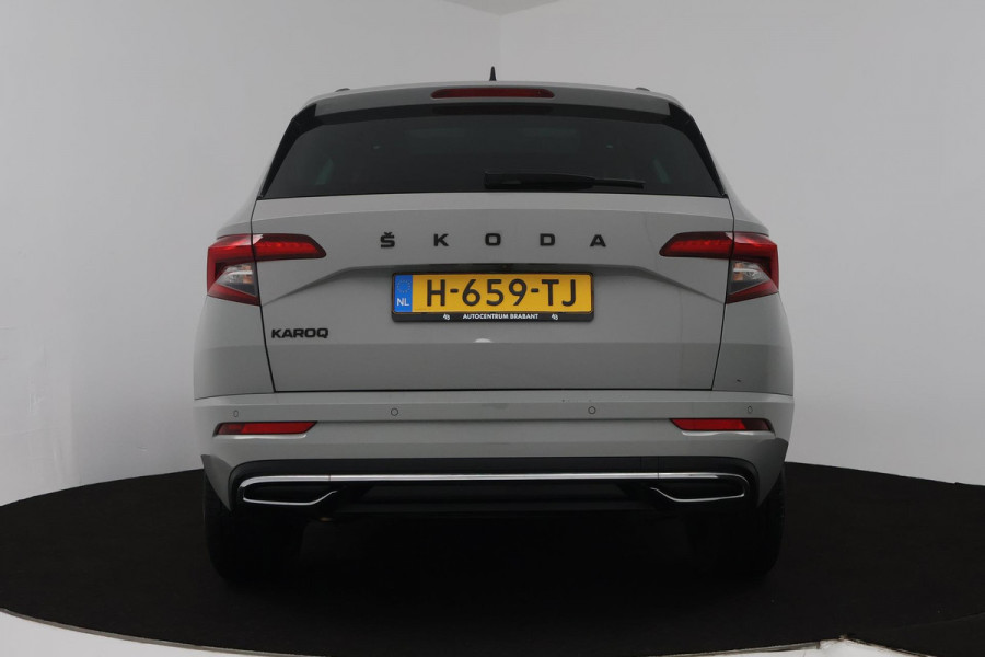 Škoda Karoq 1.5 TSI ACT Sportline Business (PANORAMADAK, DIGITALE COCKPIT, ACHTERUITRIJCAMERA, STOELVERWARMING, CRUISE ADAPTIEF)