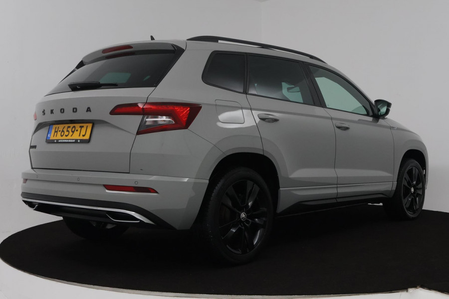 Škoda Karoq 1.5 TSI ACT Sportline Business (PANORAMADAK, DIGITALE COCKPIT, ACHTERUITRIJCAMERA, STOELVERWARMING, CRUISE ADAPTIEF)