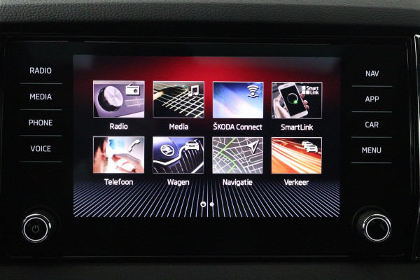 Škoda Karoq 1.5 TSI ACT Sportline Business (PANORAMADAK, DIGITALE COCKPIT, ACHTERUITRIJCAMERA, STOELVERWARMING, CRUISE ADAPTIEF)