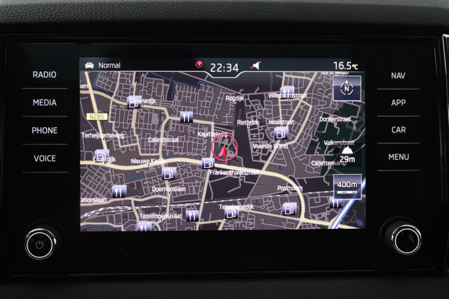 Škoda Karoq 1.5 TSI ACT Sportline Business (PANORAMADAK, DIGITALE COCKPIT, ACHTERUITRIJCAMERA, STOELVERWARMING, CRUISE ADAPTIEF)