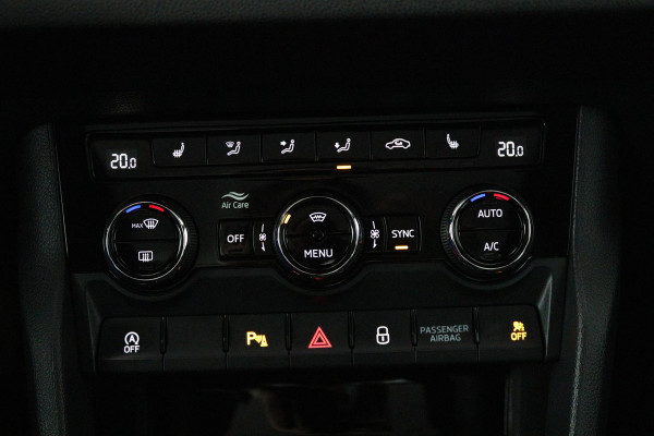 Škoda Karoq 1.5 TSI ACT Sportline Business (PANORAMADAK, DIGITALE COCKPIT, ACHTERUITRIJCAMERA, STOELVERWARMING, CRUISE ADAPTIEF)