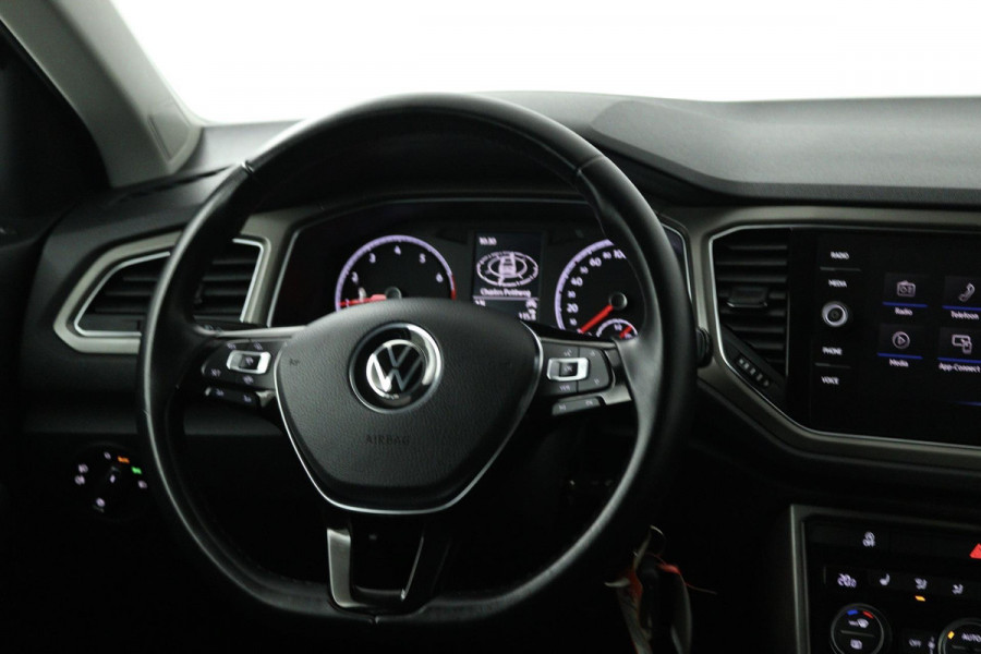 Volkswagen T-Roc 1.0 TSI Style Business (TREKHAAK, PARKEERSENSOREN, CRUISE ADAPTIEF, STOELVERWARMING, NAVIGATIE CARPLAY)