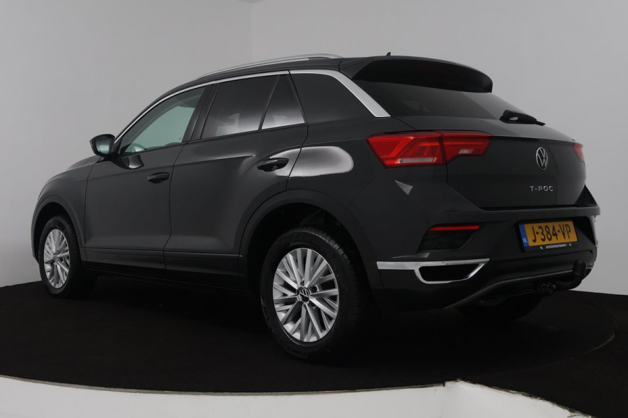 Volkswagen T-Roc 1.0 TSI Style Business (TREKHAAK, PARKEERSENSOREN, CRUISE ADAPTIEF, STOELVERWARMING, NAVIGATIE CARPLAY)