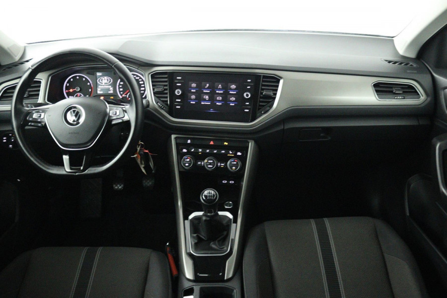 Volkswagen T-Roc 1.0 TSI Style Business (TREKHAAK, PARKEERSENSOREN, CRUISE ADAPTIEF, STOELVERWARMING, NAVIGATIE CARPLAY)