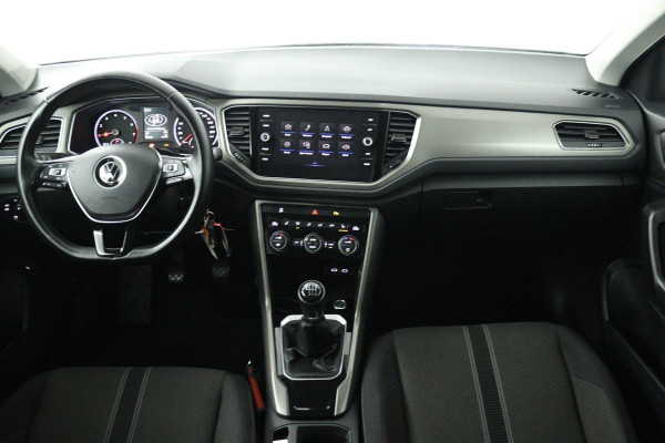 Volkswagen T-Roc 1.0 TSI Style Business (TREKHAAK, PARKEERSENSOREN, CRUISE ADAPTIEF, STOELVERWARMING, NAVIGATIE CARPLAY)
