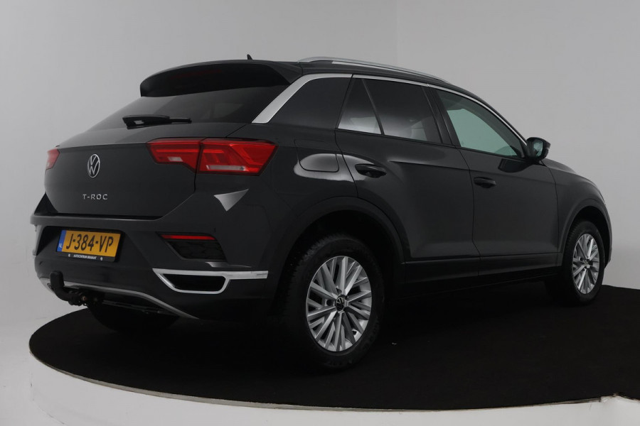 Volkswagen T-Roc 1.0 TSI Style Business (TREKHAAK, PARKEERSENSOREN, CRUISE ADAPTIEF, STOELVERWARMING, NAVIGATIE CARPLAY)