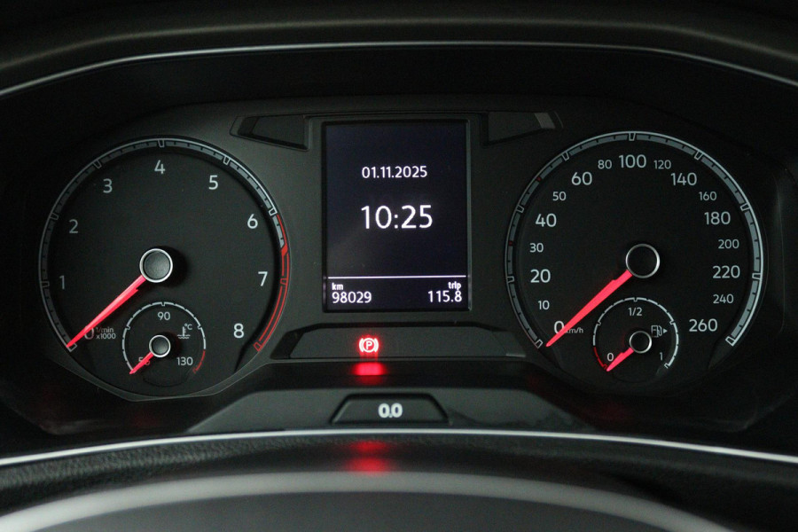 Volkswagen T-Roc 1.0 TSI Style Business (TREKHAAK, PARKEERSENSOREN, CRUISE ADAPTIEF, STOELVERWARMING, NAVIGATIE CARPLAY)