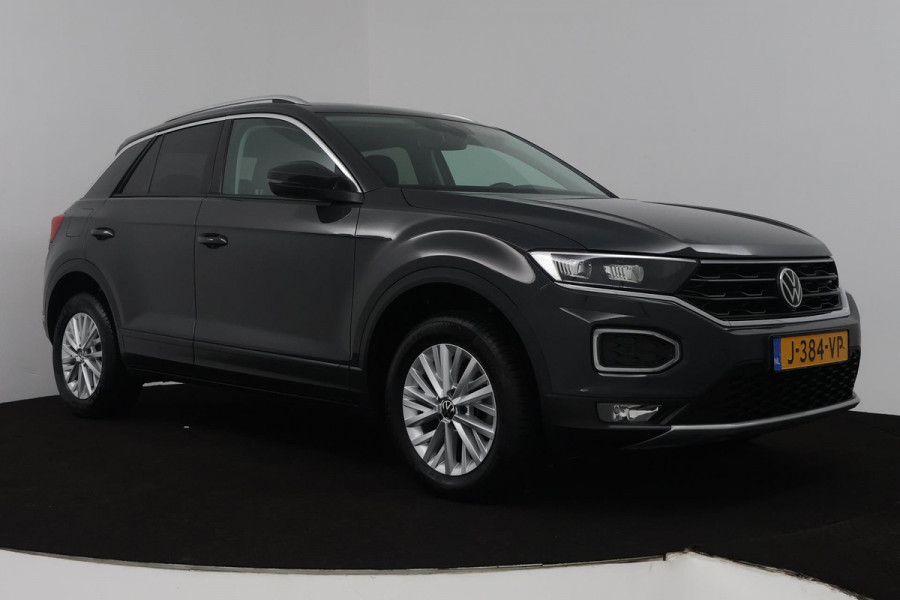 Volkswagen T-Roc 1.0 TSI Style Business (TREKHAAK, PARKEERSENSOREN, CRUISE ADAPTIEF, STOELVERWARMING, NAVIGATIE CARPLAY)