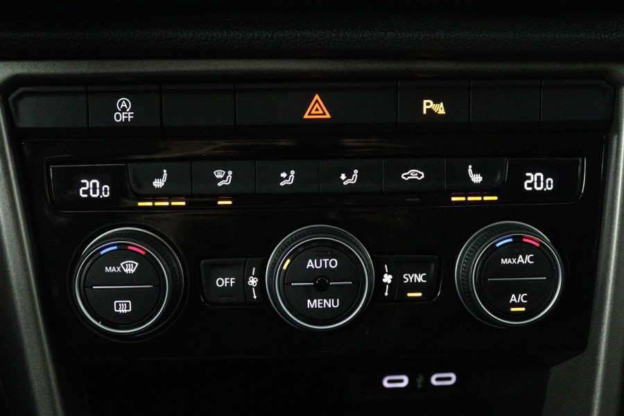 Volkswagen T-Roc 1.0 TSI Style Business (TREKHAAK, PARKEERSENSOREN, CRUISE ADAPTIEF, STOELVERWARMING, NAVIGATIE CARPLAY)