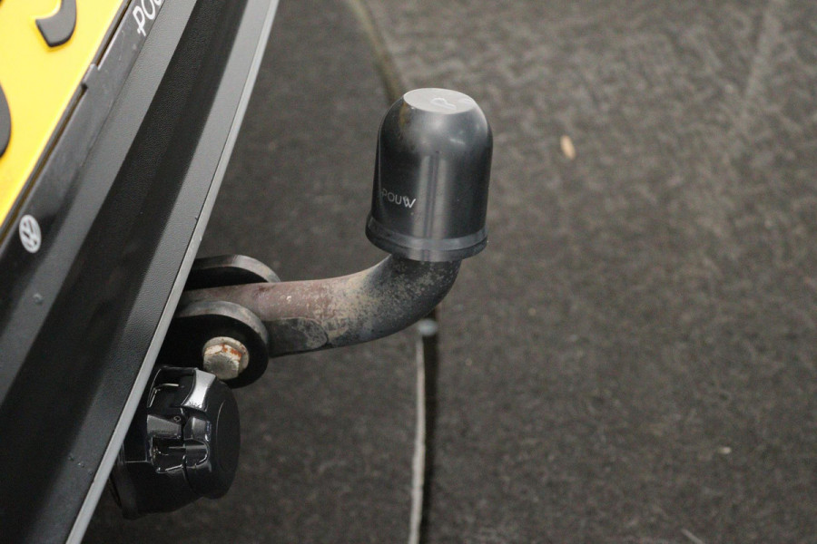 Volkswagen T-Roc 1.0 TSI Style Business (TREKHAAK, PARKEERSENSOREN, CRUISE ADAPTIEF, STOELVERWARMING, NAVIGATIE CARPLAY)