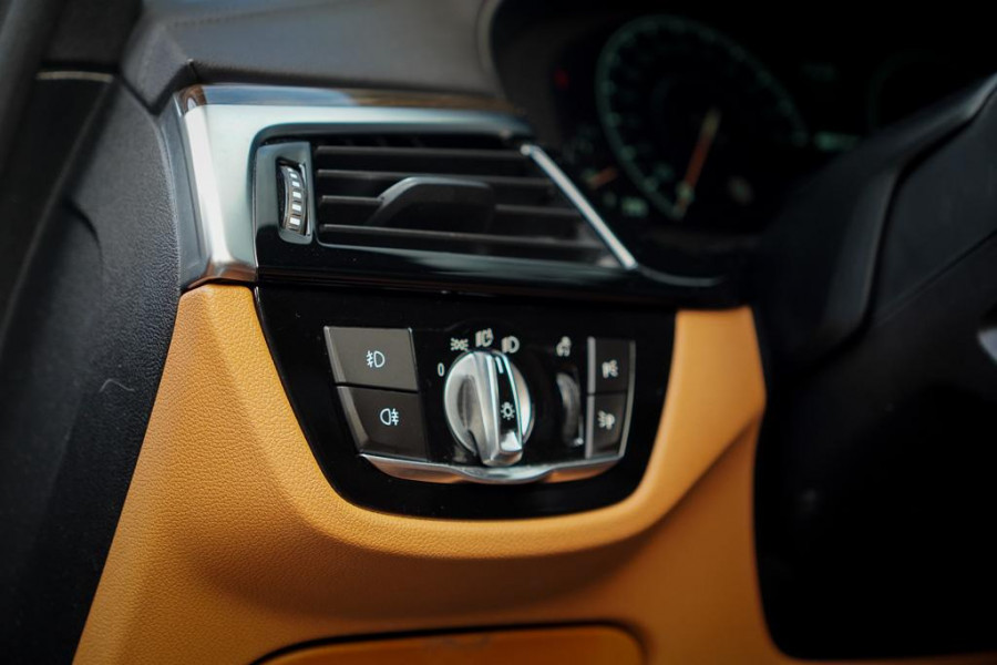 BMW 5 Serie 530e iPerformance High Executive / Adaptive / HUD / Comfortstoelen / Drive Assist Pro