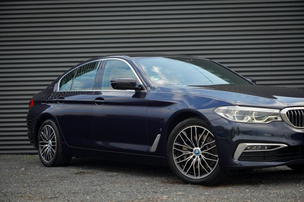 BMW 5 Serie 530e iPerformance High Executive / Adaptive / HUD / Comfortstoelen / Drive Assist Pro