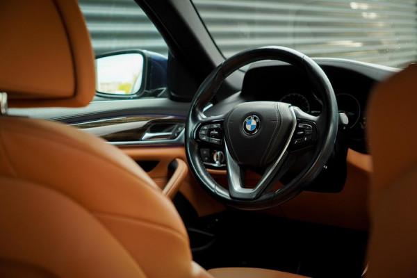 BMW 5 Serie 530e iPerformance High Executive / Adaptive / HUD / Comfortstoelen / Drive Assist Pro