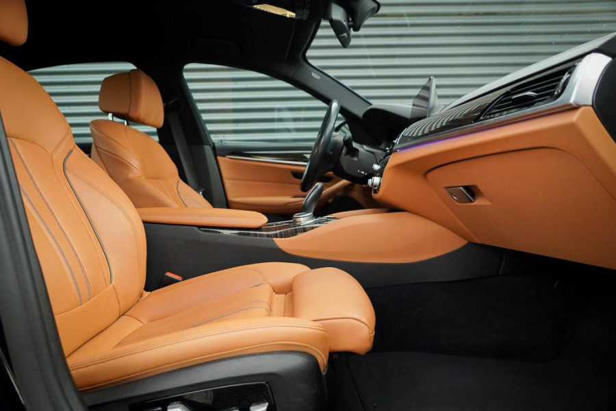 BMW 5 Serie 530e iPerformance High Executive / Adaptive / HUD / Comfortstoelen / Drive Assist Pro
