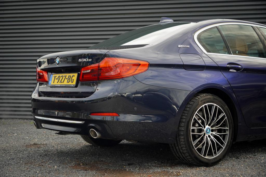 BMW 5 Serie 530e iPerformance High Executive / Adaptive / HUD / Comfortstoelen / Drive Assist Pro