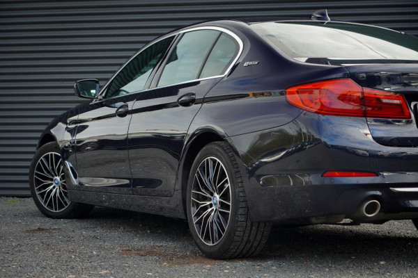 BMW 5 Serie 530e iPerformance High Executive / Adaptive / HUD / Comfortstoelen / Drive Assist Pro