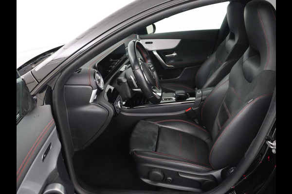 Mercedes-Benz CLA-Klasse 250e AMG Limited | Panoramadak | Carplay | Stoelverwarming | Camera | Sfeerverlichting | Leder/Alcantara | Widescreen | Keyless | Matrix LED | Navigatie | PHEV | Plug In