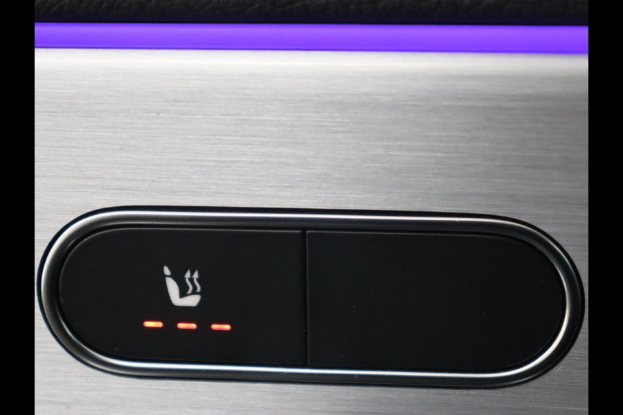 Mercedes-Benz CLA-Klasse 250e AMG Limited | Panoramadak | Carplay | Stoelverwarming | Camera | Sfeerverlichting | Leder/Alcantara | Widescreen | Keyless | Matrix LED | Navigatie | PHEV | Plug In