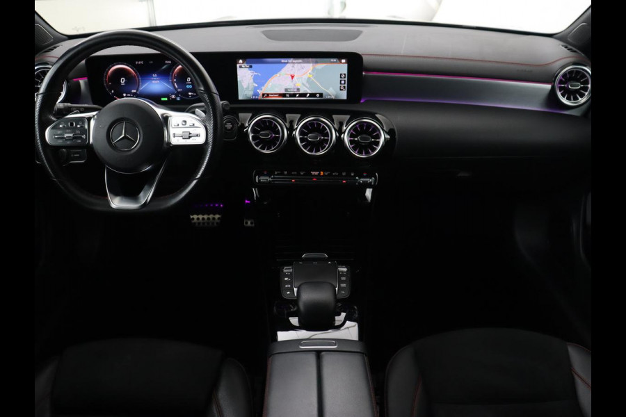 Mercedes-Benz CLA-Klasse 250e AMG Limited | Panoramadak | Carplay | Stoelverwarming | Camera | Sfeerverlichting | Leder/Alcantara | Widescreen | Keyless | Matrix LED | Navigatie | PHEV | Plug In