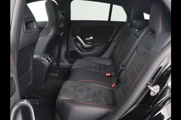 Mercedes-Benz CLA-Klasse 250e AMG Limited | Panoramadak | Carplay | Stoelverwarming | Camera | Sfeerverlichting | Leder/Alcantara | Widescreen | Keyless | Matrix LED | Navigatie | PHEV | Plug In