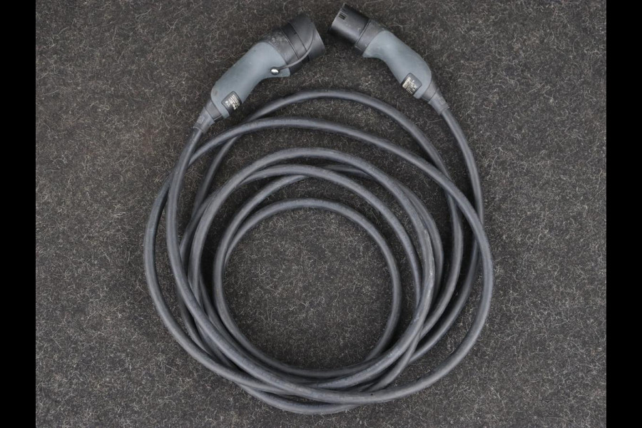 Mercedes-Benz CLA-Klasse 250e AMG Limited | Panoramadak | Carplay | Stoelverwarming | Camera | Sfeerverlichting | Leder/Alcantara | Widescreen | Keyless | Matrix LED | Navigatie | PHEV | Plug In