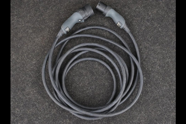 Mercedes-Benz CLA-Klasse 250e AMG Limited | Panoramadak | Carplay | Stoelverwarming | Camera | Sfeerverlichting | Leder/Alcantara | Widescreen | Keyless | Matrix LED | Navigatie | PHEV | Plug In