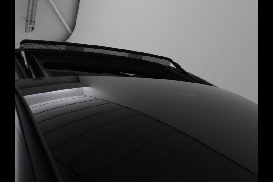 Mercedes-Benz CLA-Klasse 250e AMG Limited | Panoramadak | Carplay | Stoelverwarming | Camera | Sfeerverlichting | Leder/Alcantara | Widescreen | Keyless | Matrix LED | Navigatie | PHEV | Plug In