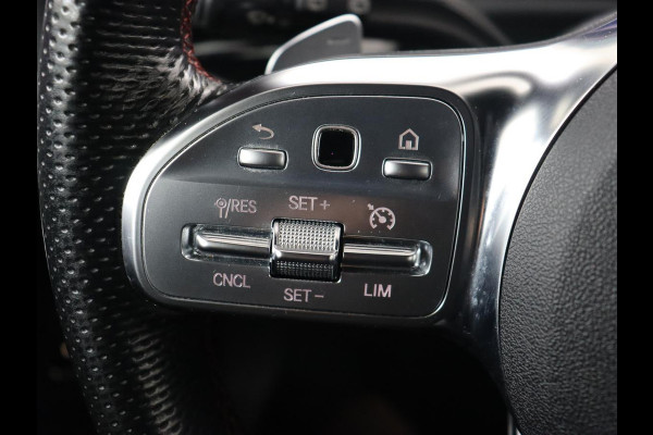 Mercedes-Benz CLA-Klasse 250e AMG Limited | Panoramadak | Carplay | Stoelverwarming | Camera | Sfeerverlichting | Leder/Alcantara | Widescreen | Keyless | Matrix LED | Navigatie | PHEV | Plug In