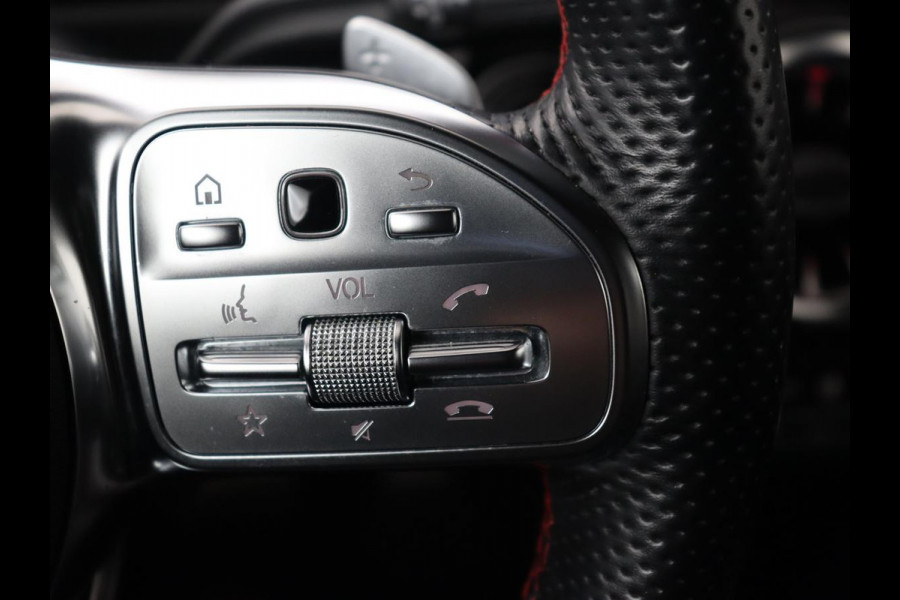 Mercedes-Benz CLA-Klasse 250e AMG Limited | Panoramadak | Carplay | Stoelverwarming | Camera | Sfeerverlichting | Leder/Alcantara | Widescreen | Keyless | Matrix LED | Navigatie | PHEV | Plug In