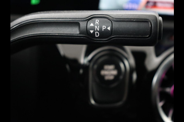 Mercedes-Benz CLA-Klasse 250e AMG Limited | Panoramadak | Carplay | Stoelverwarming | Camera | Sfeerverlichting | Leder/Alcantara | Widescreen | Keyless | Matrix LED | Navigatie | PHEV | Plug In