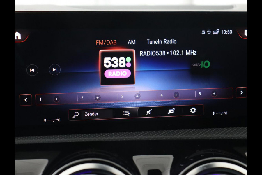 Mercedes-Benz CLA-Klasse 250e AMG Limited | Panoramadak | Carplay | Stoelverwarming | Camera | Sfeerverlichting | Leder/Alcantara | Widescreen | Keyless | Matrix LED | Navigatie | PHEV | Plug In