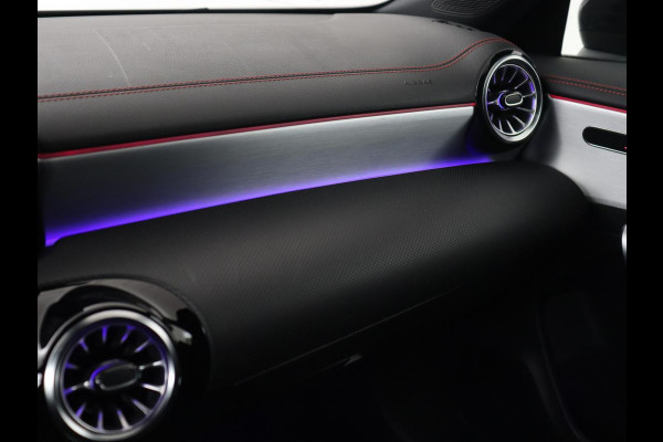 Mercedes-Benz CLA-Klasse 250e AMG Limited | Panoramadak | Carplay | Stoelverwarming | Camera | Sfeerverlichting | Leder/Alcantara | Widescreen | Keyless | Matrix LED | Navigatie | PHEV | Plug In