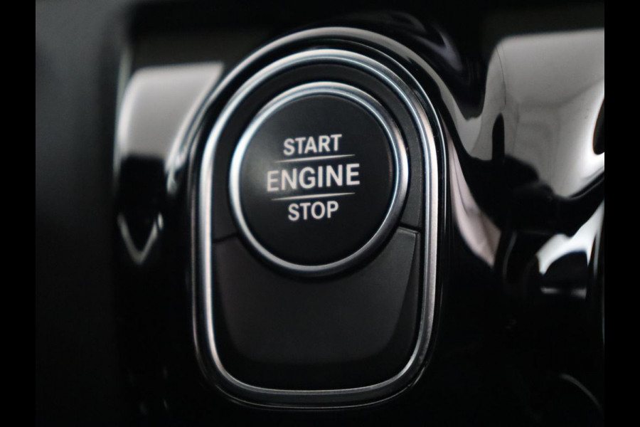Mercedes-Benz CLA-Klasse 250e AMG Limited | Panoramadak | Carplay | Stoelverwarming | Camera | Sfeerverlichting | Leder/Alcantara | Widescreen | Keyless | Matrix LED | Navigatie | PHEV | Plug In