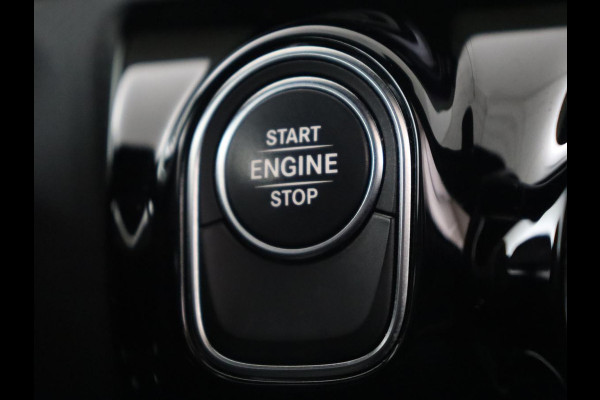Mercedes-Benz CLA-Klasse 250e AMG Limited | Panoramadak | Carplay | Stoelverwarming | Camera | Sfeerverlichting | Leder/Alcantara | Widescreen | Keyless | Matrix LED | Navigatie | PHEV | Plug In