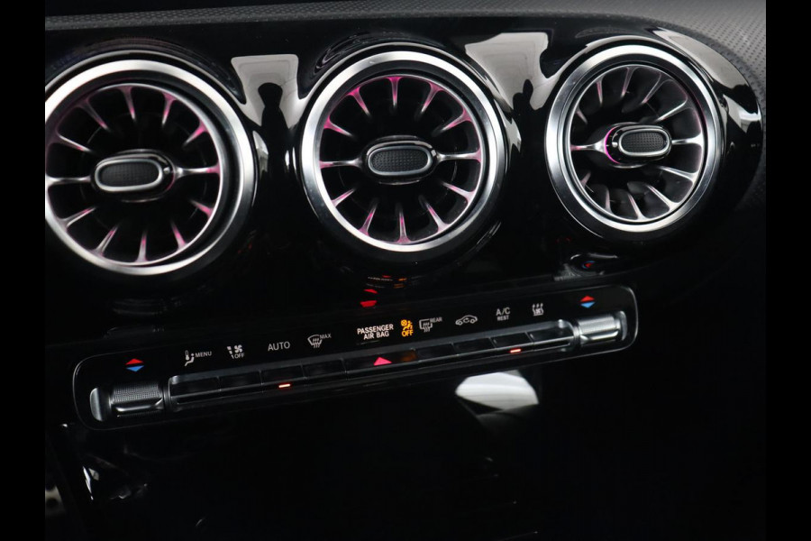 Mercedes-Benz CLA-Klasse 250e AMG Limited | Panoramadak | Carplay | Stoelverwarming | Camera | Sfeerverlichting | Leder/Alcantara | Widescreen | Keyless | Matrix LED | Navigatie | PHEV | Plug In