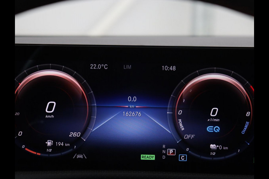 Mercedes-Benz CLA-Klasse 250e AMG Limited | Panoramadak | Carplay | Stoelverwarming | Camera | Sfeerverlichting | Leder/Alcantara | Widescreen | Keyless | Matrix LED | Navigatie | PHEV | Plug In