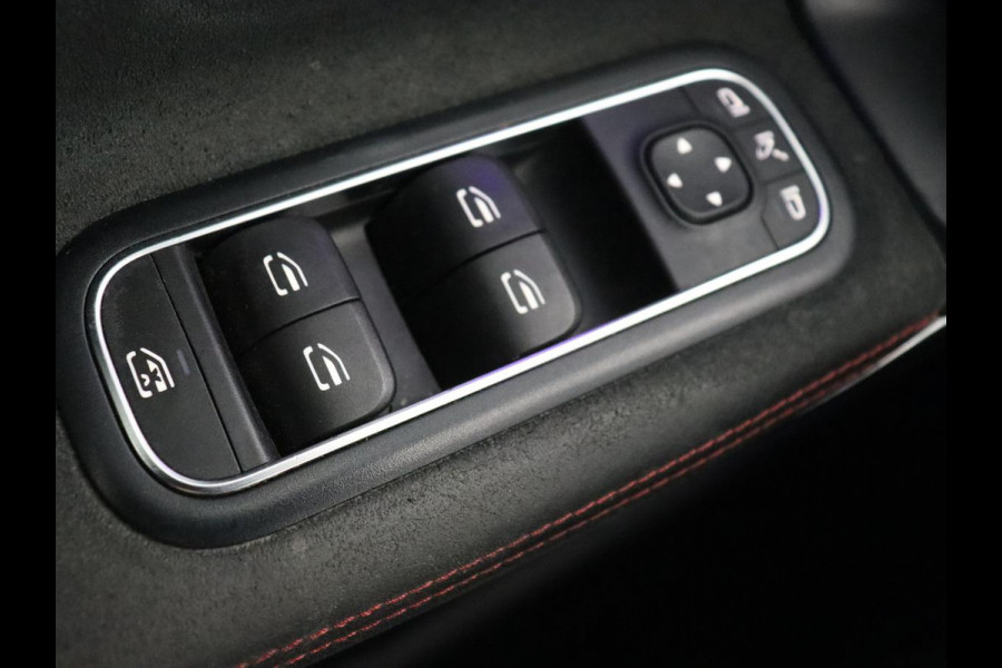 Mercedes-Benz CLA-Klasse 250e AMG Limited | Panoramadak | Carplay | Stoelverwarming | Camera | Sfeerverlichting | Leder/Alcantara | Widescreen | Keyless | Matrix LED | Navigatie | PHEV | Plug In