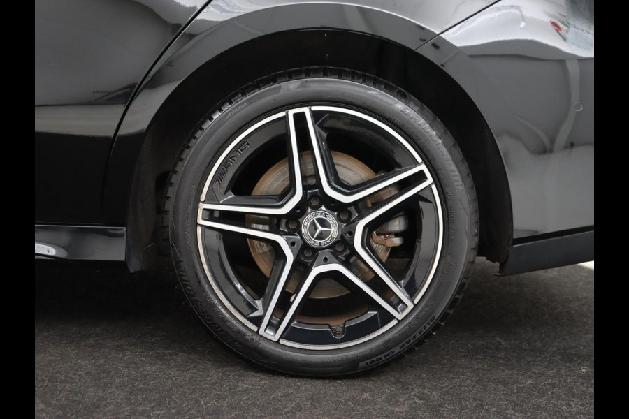 Mercedes-Benz CLA-Klasse 250e AMG Limited | Panoramadak | Carplay | Stoelverwarming | Camera | Sfeerverlichting | Leder/Alcantara | Widescreen | Keyless | Matrix LED | Navigatie | PHEV | Plug In