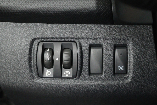 Renault Clio 0.9 TCe Intens (NAVIGATIE, CLIMA, PARKEERSENSOREN, CRUISE CONTROL, BLUETOOTH, AIRCO)