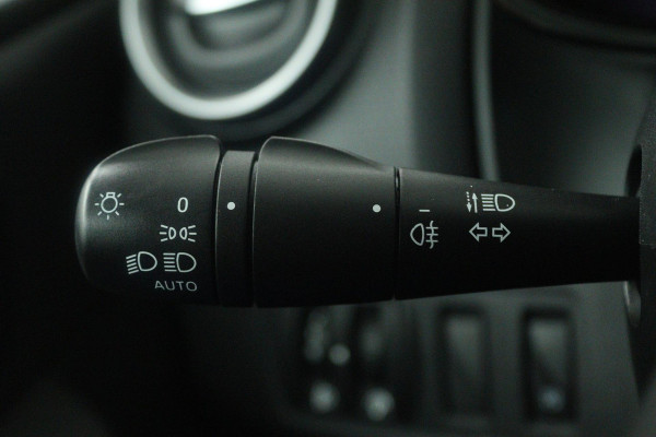 Renault Clio 0.9 TCe Intens (NAVIGATIE, CLIMA, PARKEERSENSOREN, CRUISE CONTROL, BLUETOOTH, AIRCO)